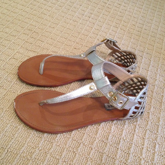 Steve Madden gold Suttle Sandal Size 11