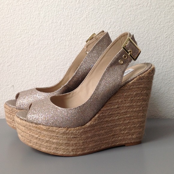 🆕Steve Madden Wedges🆕