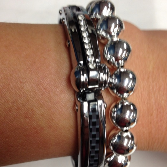 💥💥 SOLD 💥💥 in bundle and Beads bracelet