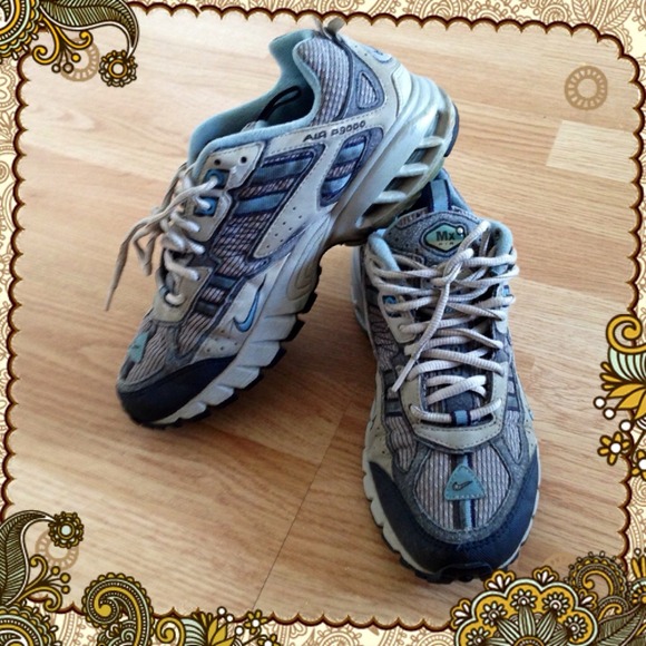 ✂PRICE REDUCED✂NIKE RUNNING SNEAKER