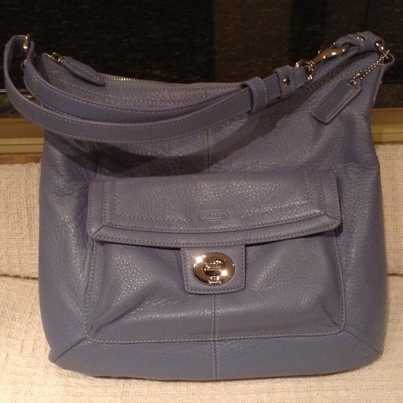 Coach Handbags - Authentic Coach All Leather Shoulder Bag💝💙💝