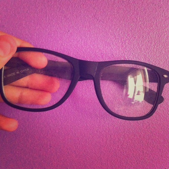 No prescription glasses, not used.