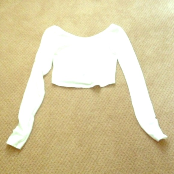 Brandy Melville Long sleeve crop**NWOT**