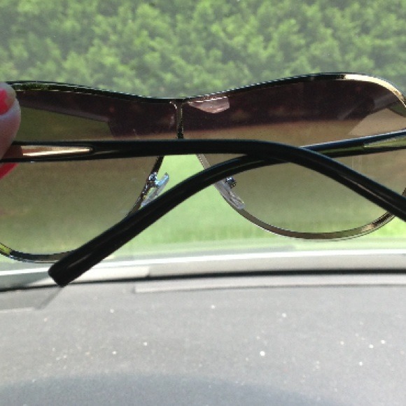 ?Bundled? Sunnies ?