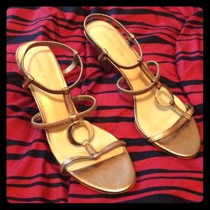 New! Silver Marc Fisher Heels!!