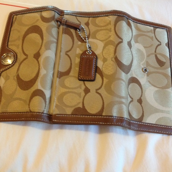 Authentic Coach wallet clutch SOLD ❌⭕❌⭕❌⭕ - Picture 3 of 3