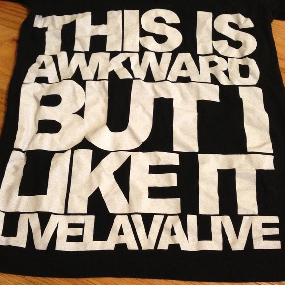 Livelavalive v neck