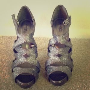 Sparkly silver sandal heels!