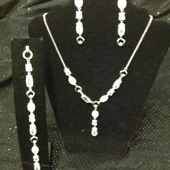 Absolutely beautiful 3 PC set