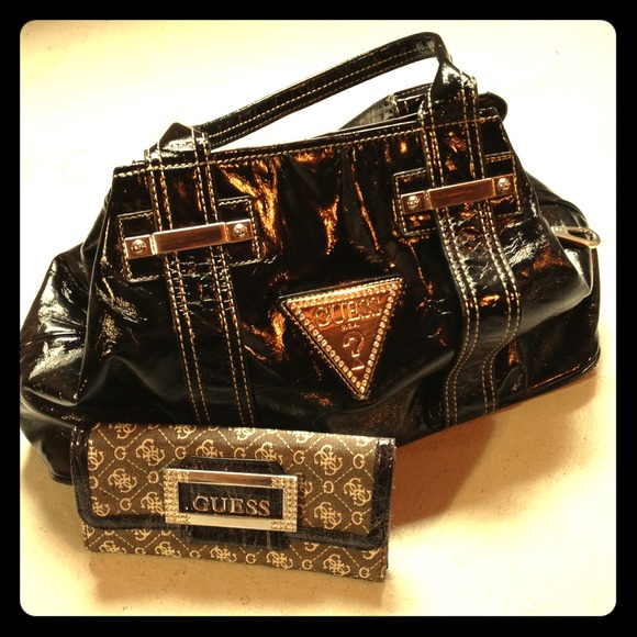 Guess purse and coordinating Guess wallet - Picture 1 of 4