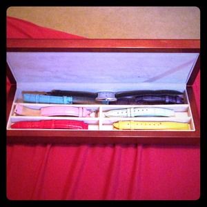 REDUCEDWatch set with SEVEN different color bands