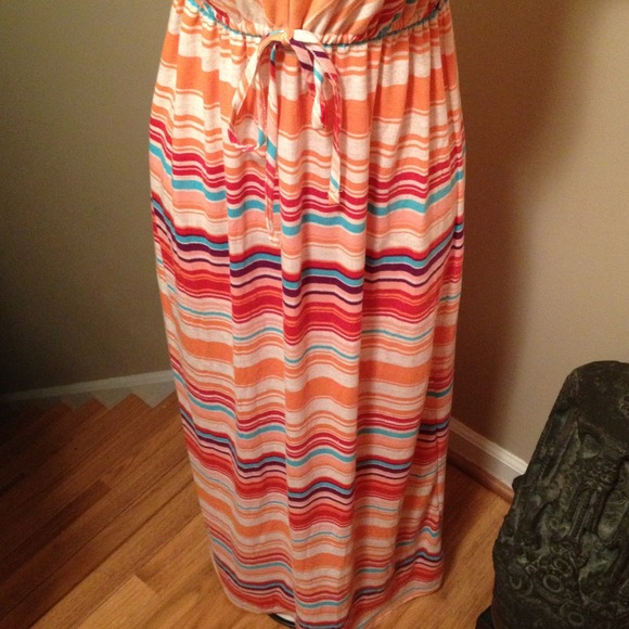 SOLD. Super cute striped v neck maxi.  Sz XS - Picture 3 of 4