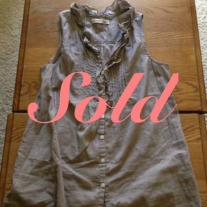 ❌SOLD❌Beige no-sleeve ruffle shirt