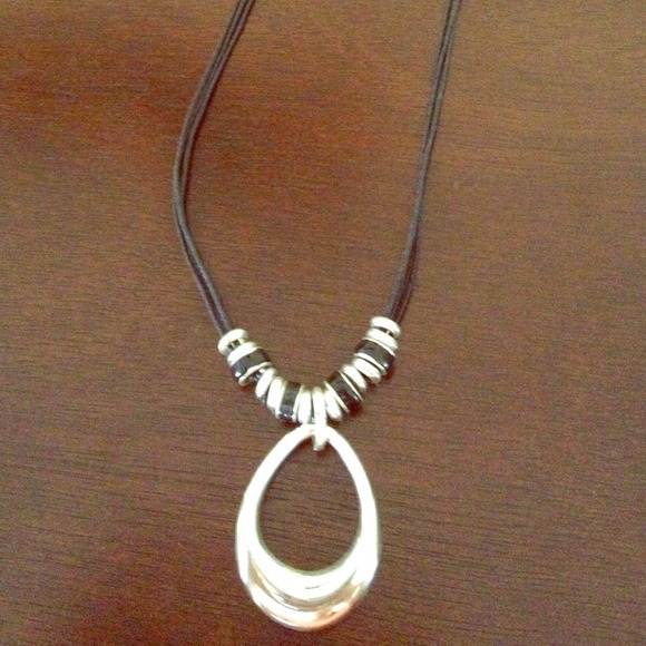 Black and silver colored necklace