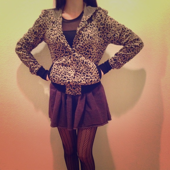 Sweaters - Cheetah / leopard print baseball jacket
