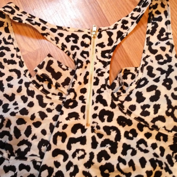 Leopard print top .. - Picture 2 of 2
