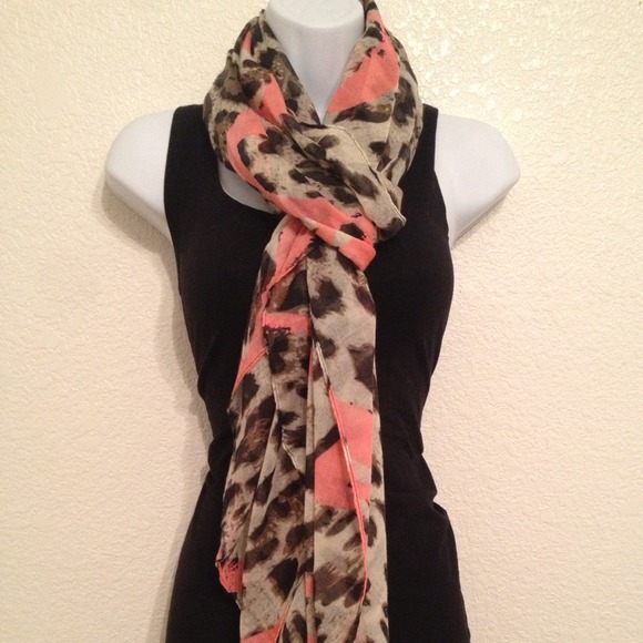 🌟Leopard scarf with pink hearts🌟 - Picture 2 of 4