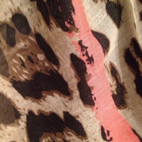 🌟Leopard scarf with pink hearts🌟 - Picture 3 of 4