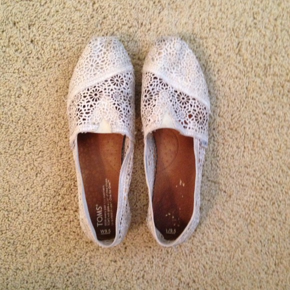 *RESERVED* Cream Crochet Toms