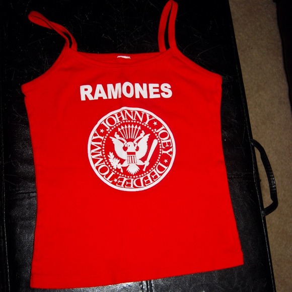 Tops - Red Ramones tank