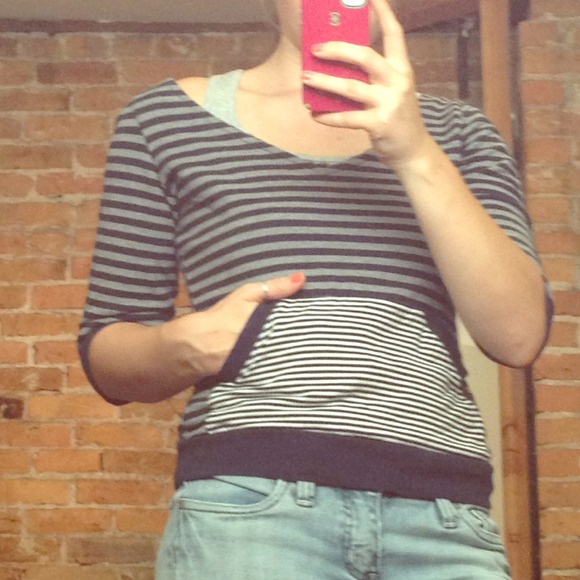 Rue 21 v-neck sweatshirt