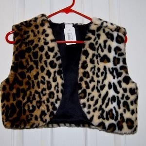 Quarter Leopard print faux fur vest
