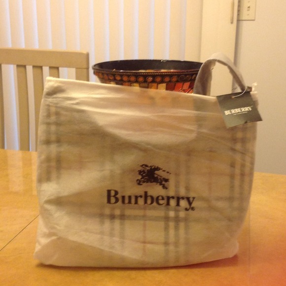 Burberry handbag replica