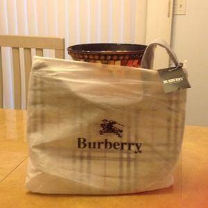 Burberry handbag replica