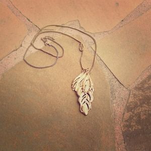 💕SOLD💕Gold Leaves Necklace