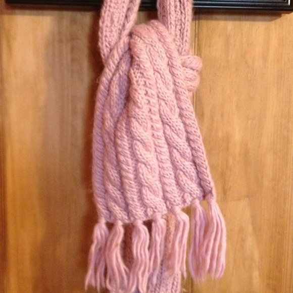 The North Face cable scarf