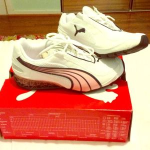 Brand new Puma shoes!!