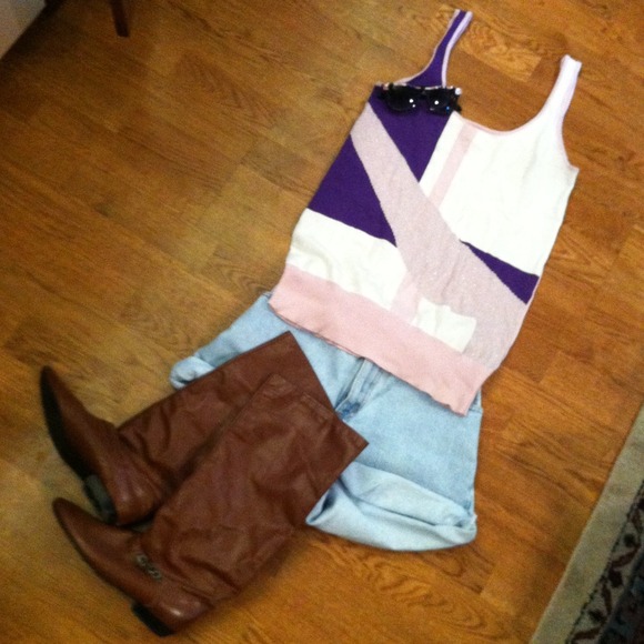 ❌SOLD❌Pink, purple and white sweater vest