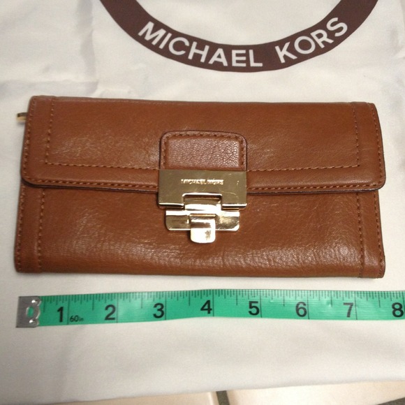 🌺Sold🌺Authentic Michael kors wallet.