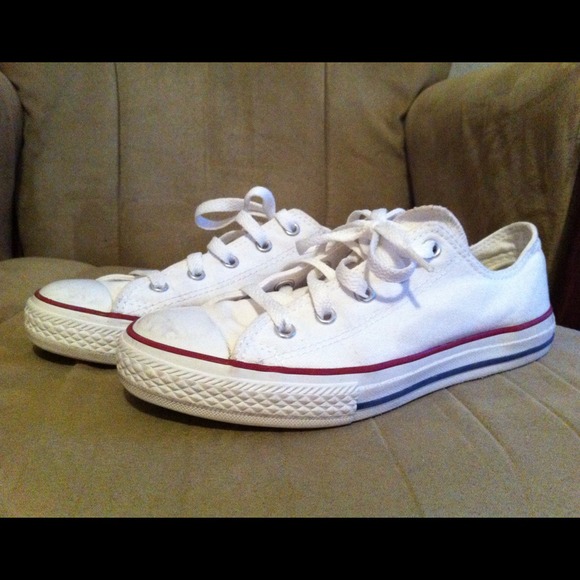 🙅HOLD FOR MCJAYNE FOR 8/15/13 👍Converse white