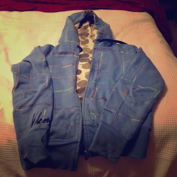 Reversible volcom sweater