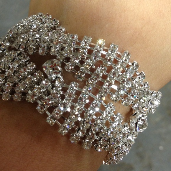 Stones bracelet from cache