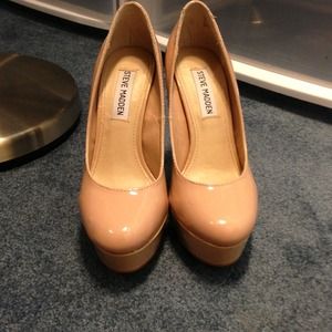 Steve Madden Taupe Pumps
