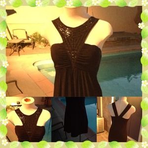 🎉🎉SOLD🎉🎉🌼V NECK STRAPLESS DRESS 💃