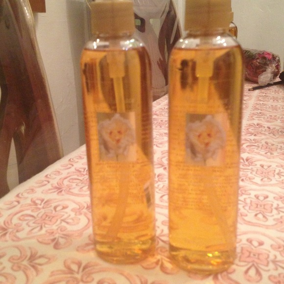 Victoria Secret Body splash vanilla lace 2 for 18