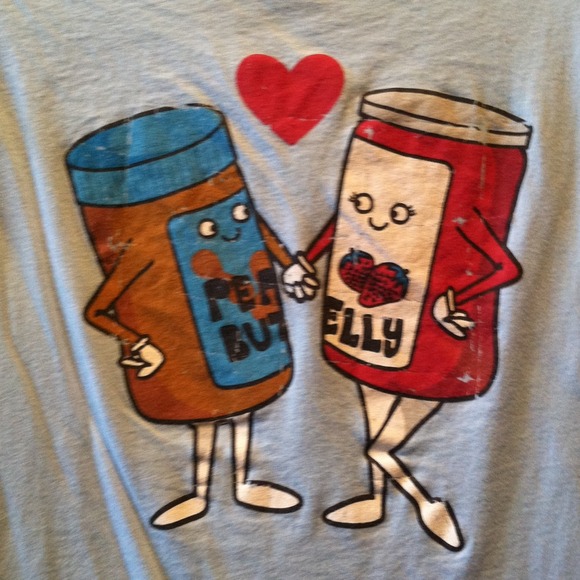 Delia's tshirt - Picture 2 of 2