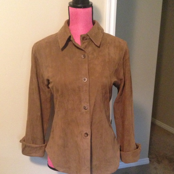💥Reduced again!💥Beautiful leather button-down! - Picture 3 of 3