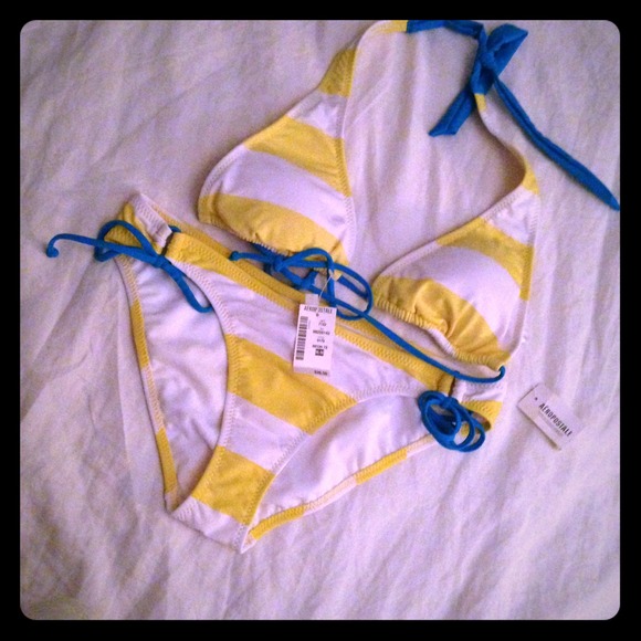 SOLD Cute blue and yellow Aero bikini! ☀👙 SOLD