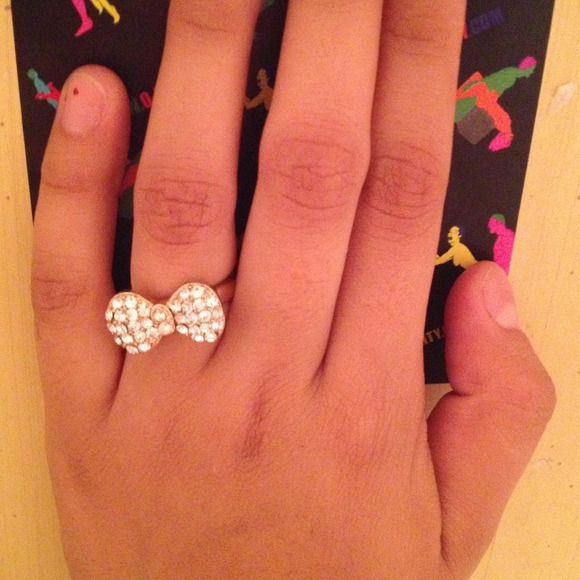 💕Studded bow ring✨REDUCED✨