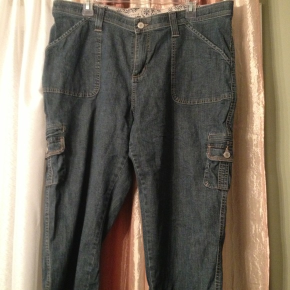 SOLD!?LEE Capris