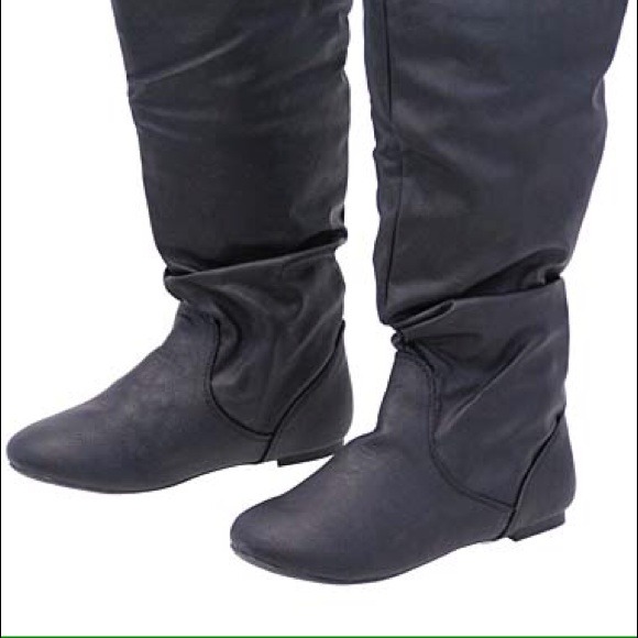 Very cute, black slouchy boots. Calf high.