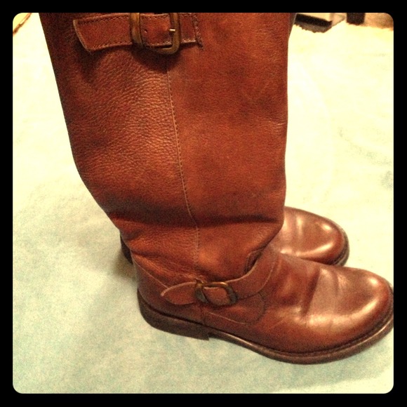 Steve Madden calf high women's brown boots. Cute!