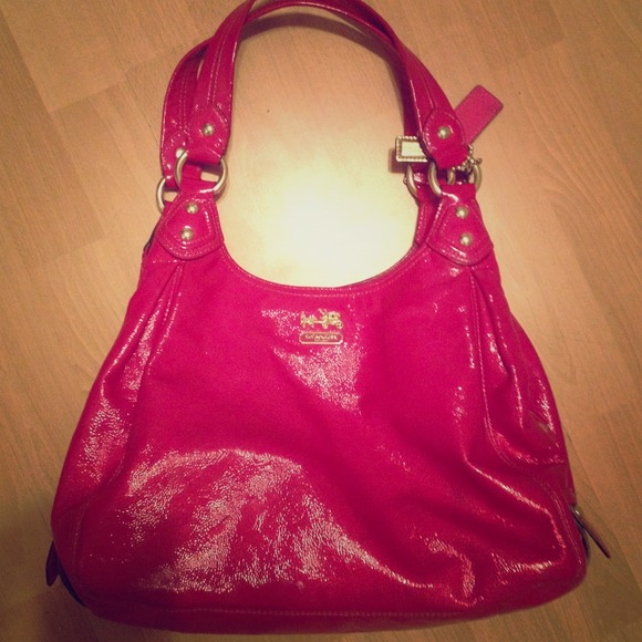 Hot pink COACH pocketbook !!👛👜💼