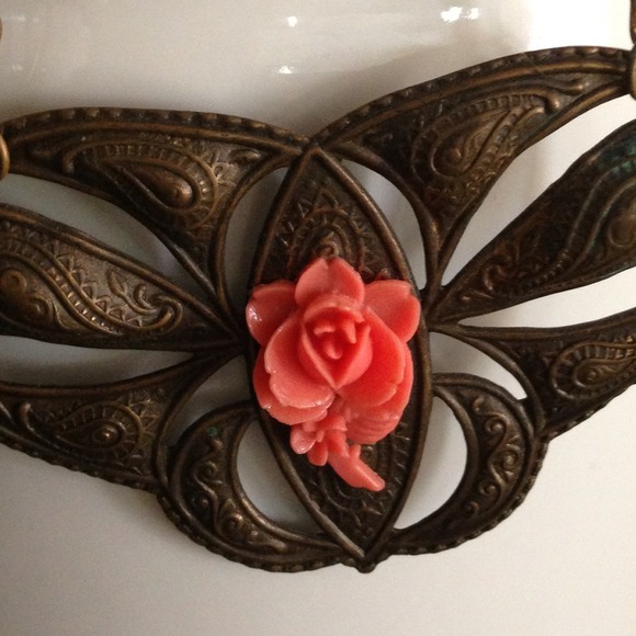 Vintage Rose Necklace - Picture 4 of 4