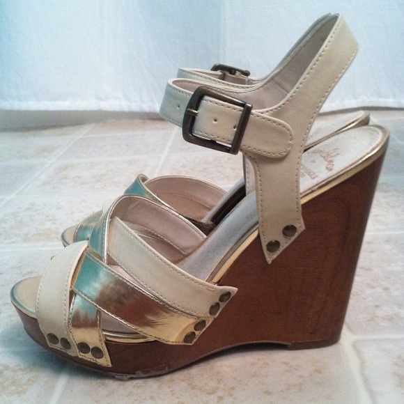 American Eagle Wedges - Picture 3 of 4