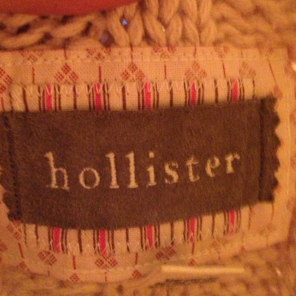 Adorable Hollister sweater - Picture 3 of 4